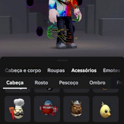 Conta com diversos itens de evento e conquistas.